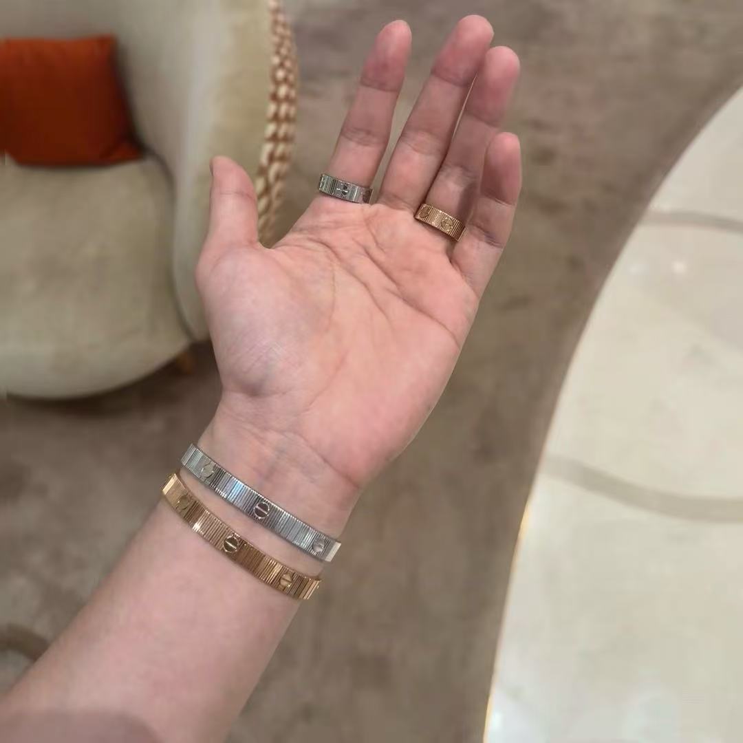 18K Love Unlimited  flexible Bracelet