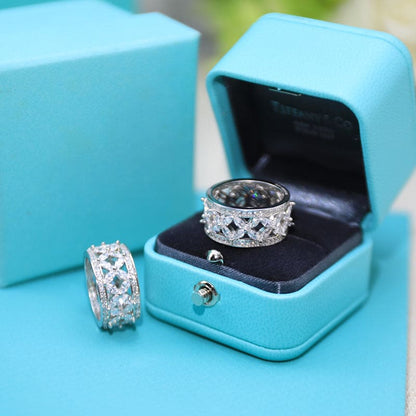 18K T Victoria  Ring