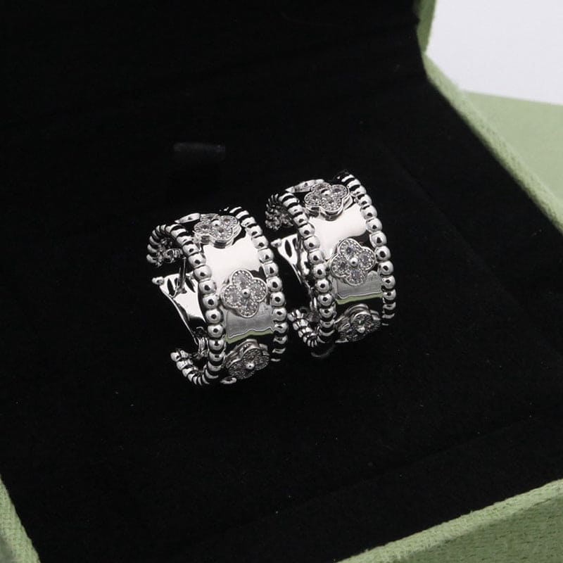 18K Perl̩e Clovers Hoop Earrings