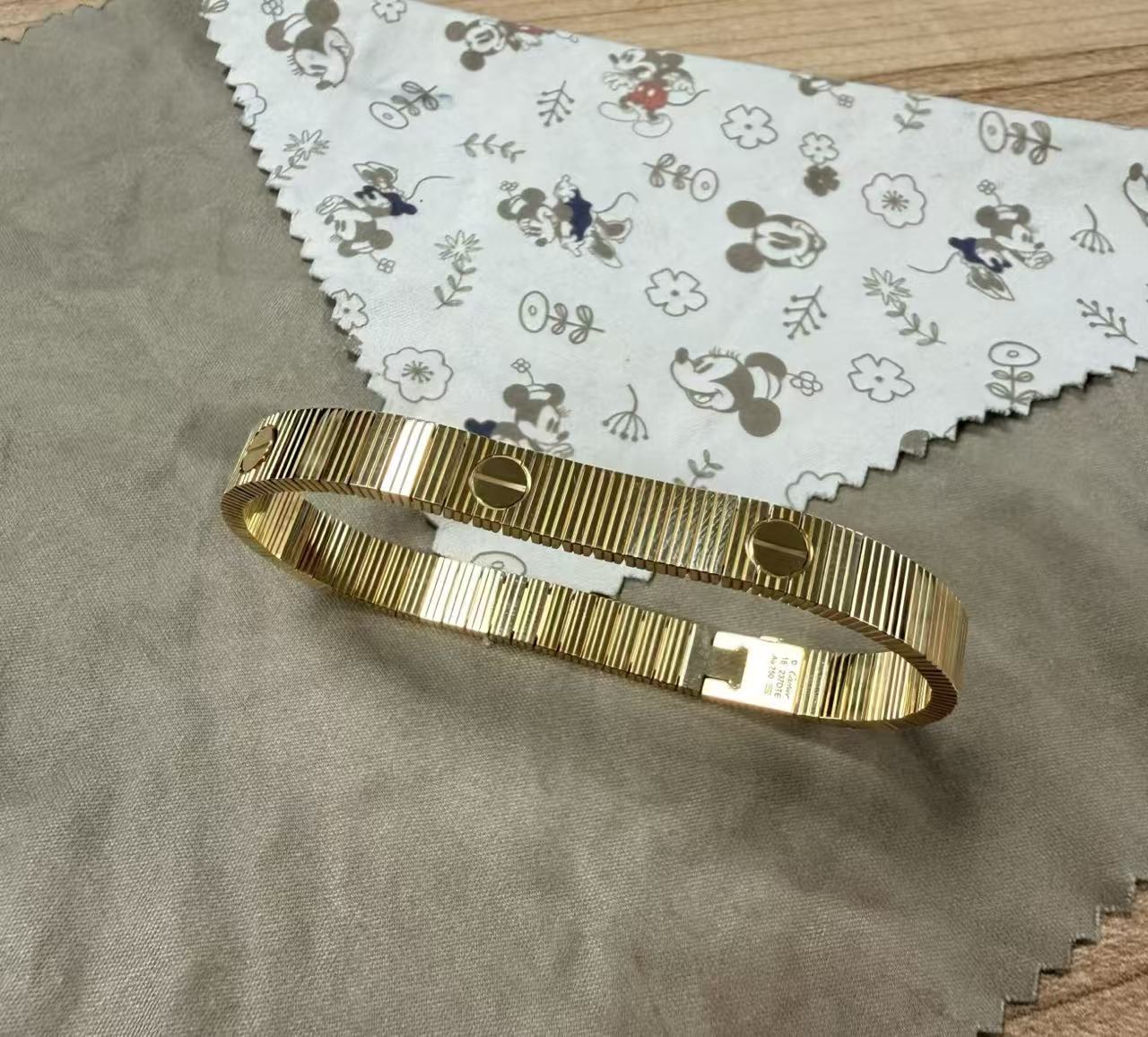 18K Love Unlimited  flexible Bracelet