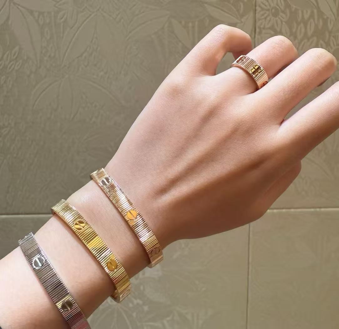 18K Love Unlimited  flexible Bracelet