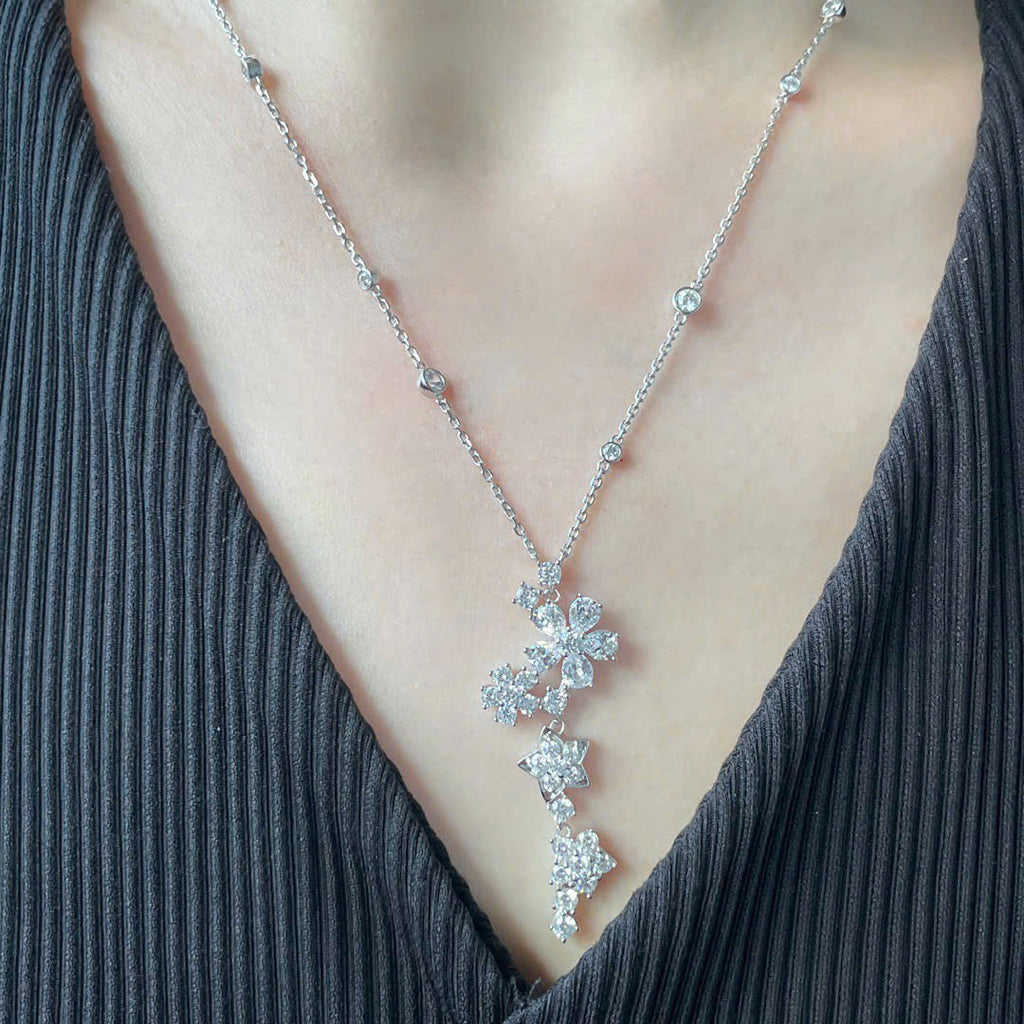 18K Folie Des Pr̩s Pendant Necklace