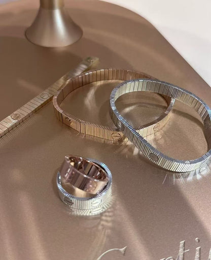 18K Love Unlimited  flexible Bracelet