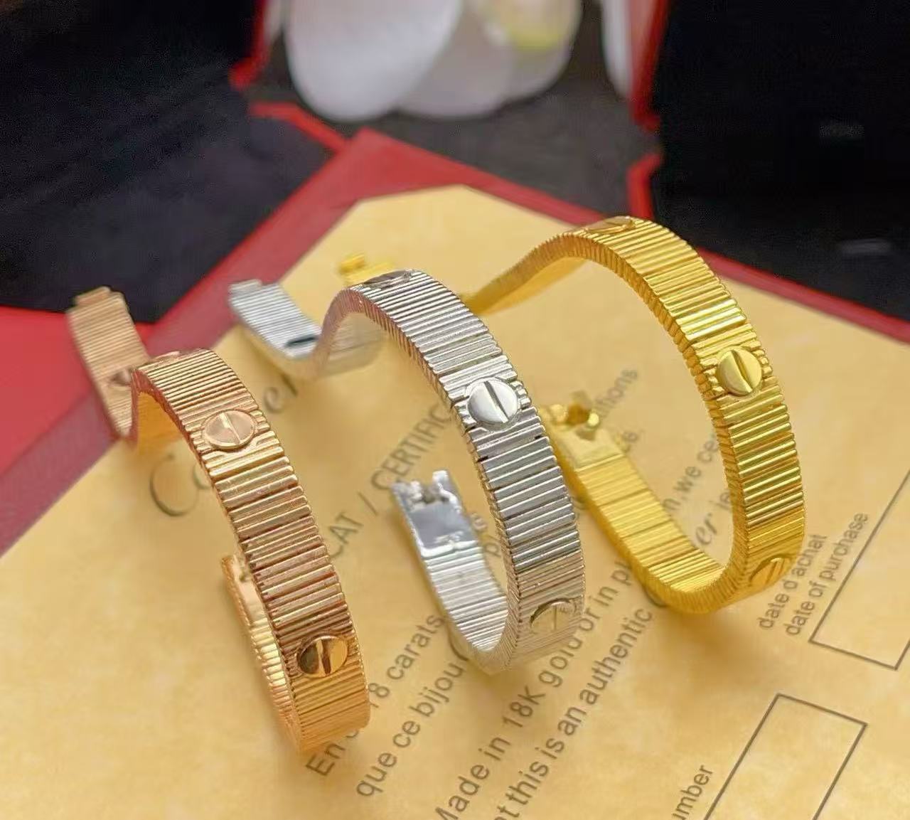 18K Love Unlimited  flexible Bracelet