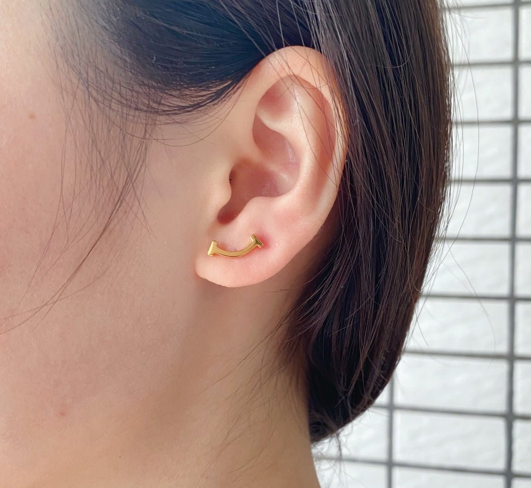 18K T Smile Yellow Gold Earrings