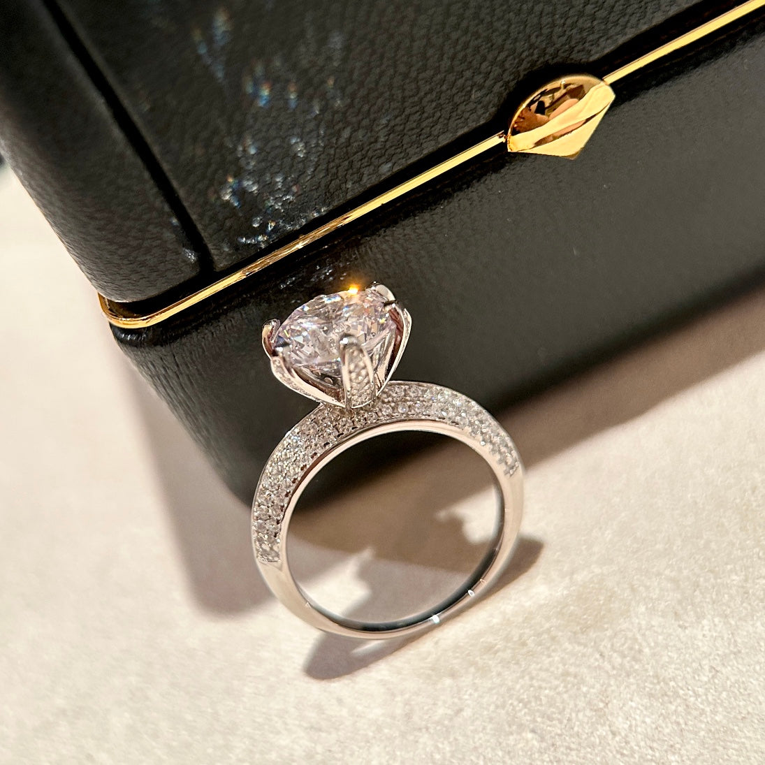 18K T Pav̩ T Setting Engagement Ring