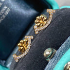 18K T Smile Diamonds Earrings