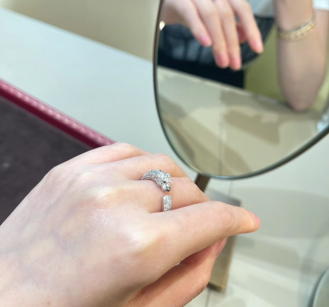 18K Panth̬re De Diamond Ring